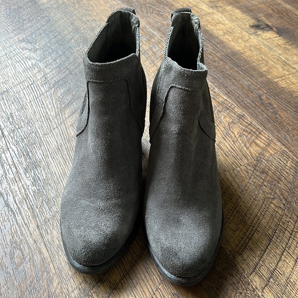 UGG Women’s Cobie II Grey Suede Chelsea Casual Ankle Boots Size US 10 - Picture 2 of 9